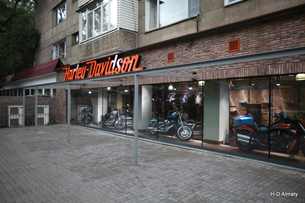 2010-2013 год официальный дилер компании Harley–Davidson